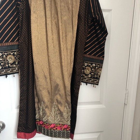 Pakistani branded formal 3 piece - Picture 10 of 14